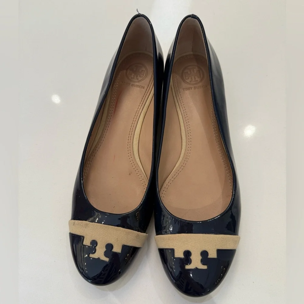 Tory Burch Gabrielle Patent Leather Logo Flats, Navy &‎ Beige, 7M